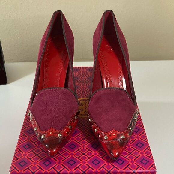 TORY BURCH Red Suede Leather Gold Studded Women’s Pumps Gothic Victorian 7.5 NiB - Picture 1 of 11